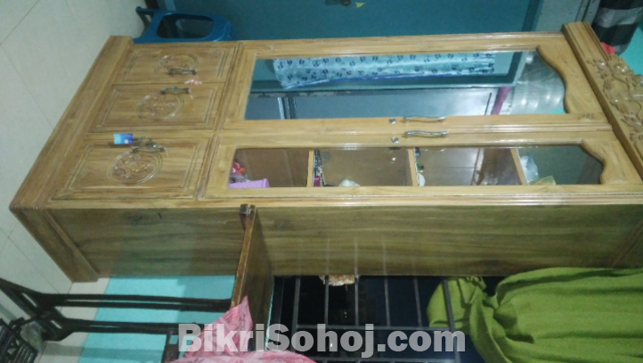 বুক সেলফ বা ড্রেসিং টেবিল